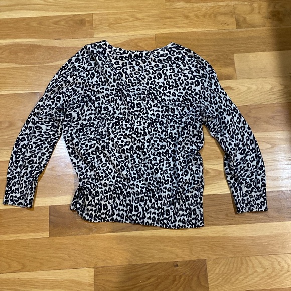 Loft leopard print fine gage knit sweater light weight - Picture 3 of 3